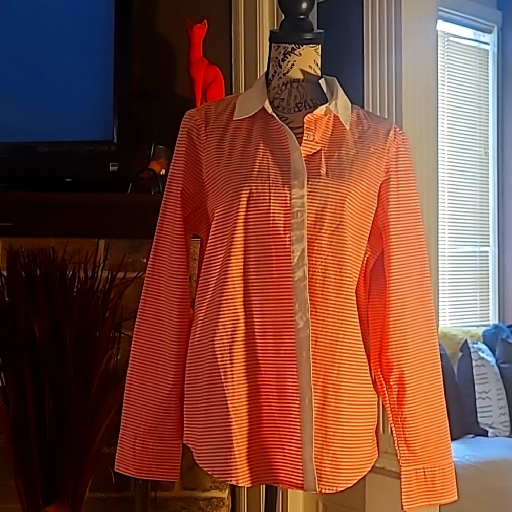 Nwt Tommy Hilfiger bottom up blouse.